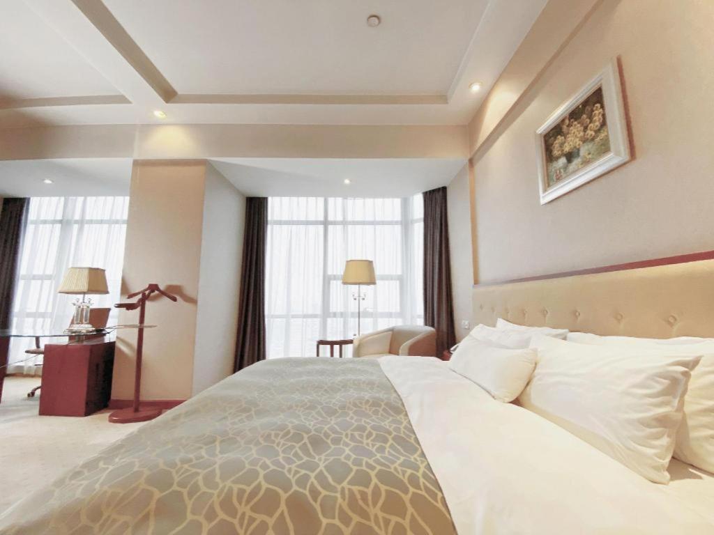 Nanchang Galactic Peace International Hotel Exterior photo