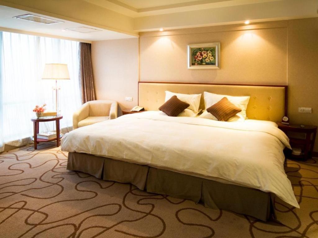 Nanchang Galactic Peace International Hotel Exterior photo